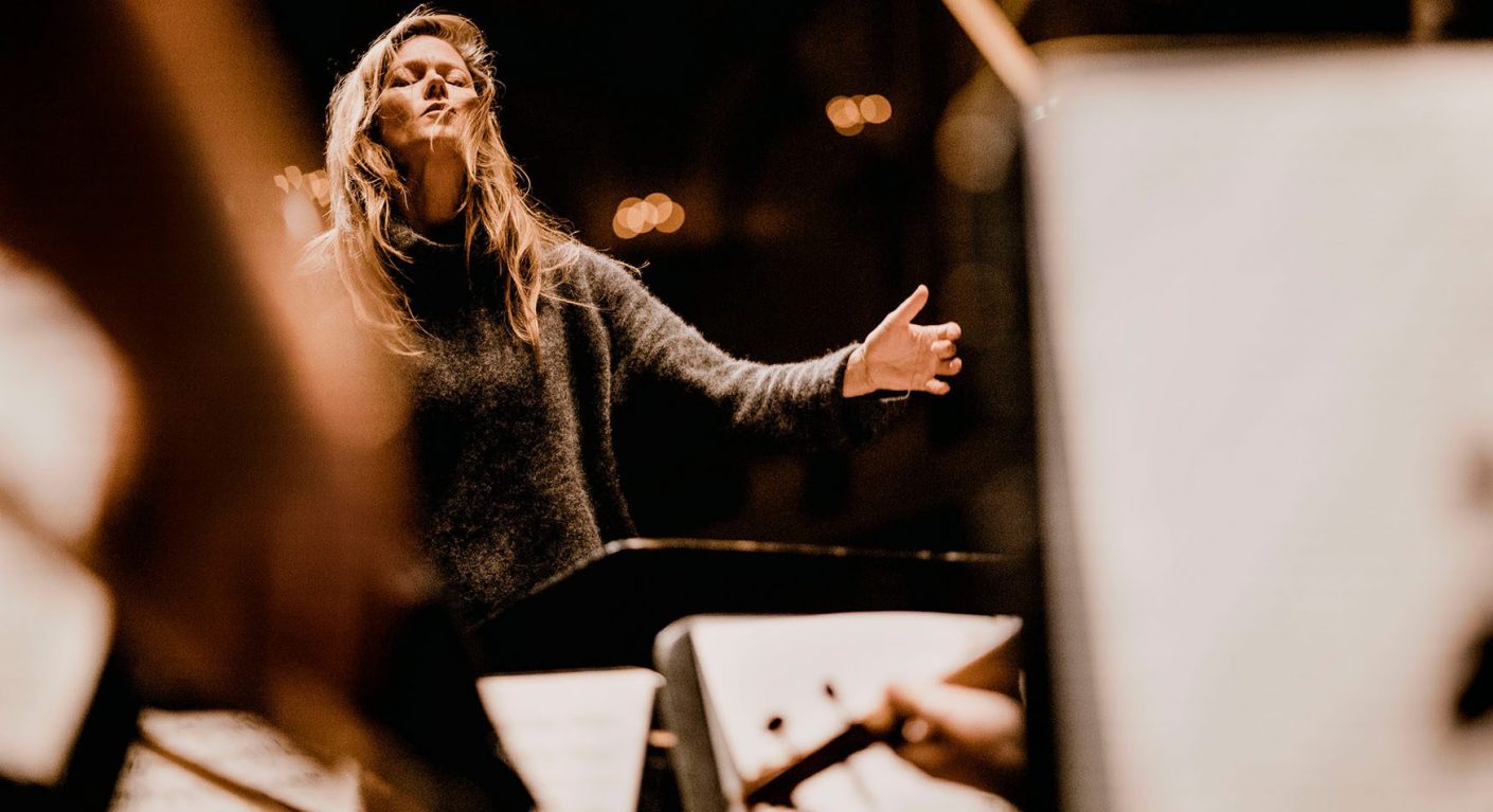 Barbara Hannigan singing and conducting LUDWIG.
Concertgebouw Amsterdam 4-12-2017
Photo: Marco Borggreve